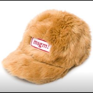 Looking  for FUR MSGM cap